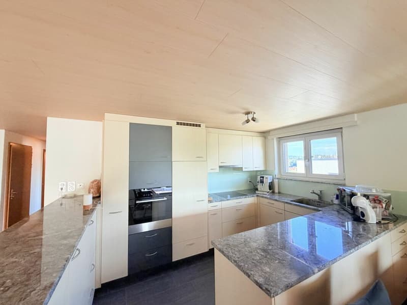 4.5-Zimmer-EFH mit 2.5-Zimmer-Einliegerwohnung an einer naturnahen Lage (5)