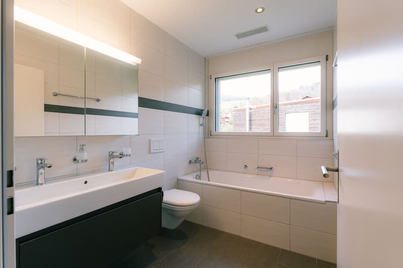 Modern 4.5-room apartment with Minergie standard in Wattenwil (24)