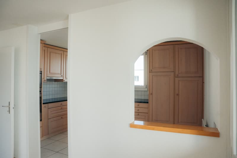 Modern 4-room attic apartment with fireplace in Thun (10)