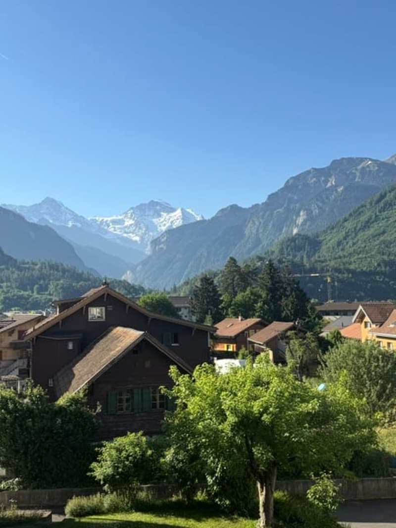 Helle 3-Zimmer-Wohnung mit Balkon und Garage in Unterseen (10)