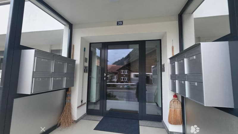 Helle 3-Zimmer-Wohnung mit Balkon und Garage in Unterseen (2)