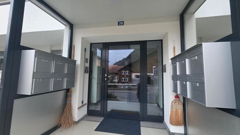 Appartement 3 pièces lumineux avec balcon et garage à Unterseen (2)