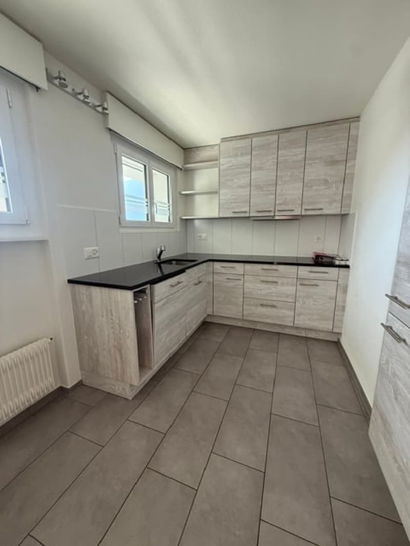 Appartement 3 pièces lumineux avec balcon et garage à Unterseen (3)
