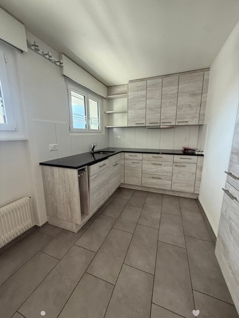 Helle 3-Zimmer-Wohnung mit Balkon und Garage in Unterseen (3)