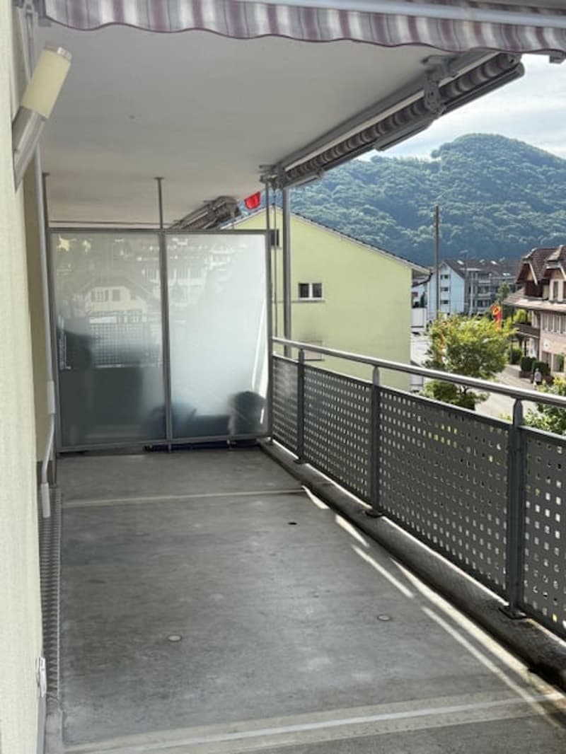 Appartamento luminoso 4.5 locali con vista montagna e balcone a Toffen (13)