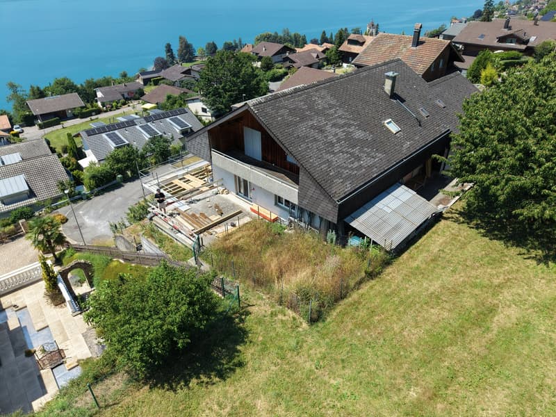 Vista panoramica sul lago di Thun: ampio appartamento di 2,5 locali al piano terra a Oberhofen (6)