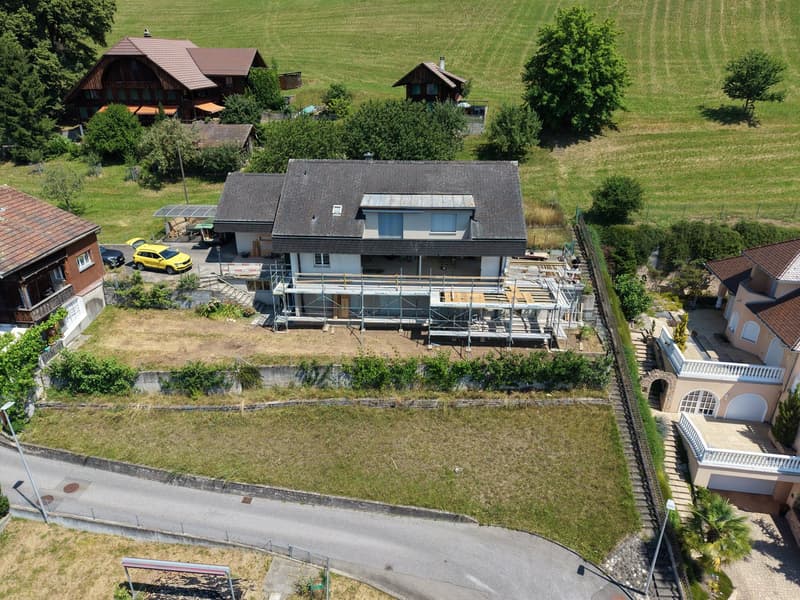 Vista panoramica sul lago di Thun: ampio appartamento di 2,5 locali al piano terra a Oberhofen (5)