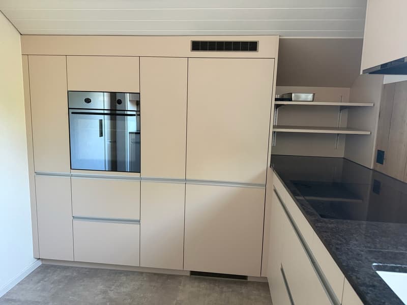 Incantevole appartamento mansardato di 4 locali con vista mozzafiato sul lago e le montagne a Oberhofen am Thunersee (8)