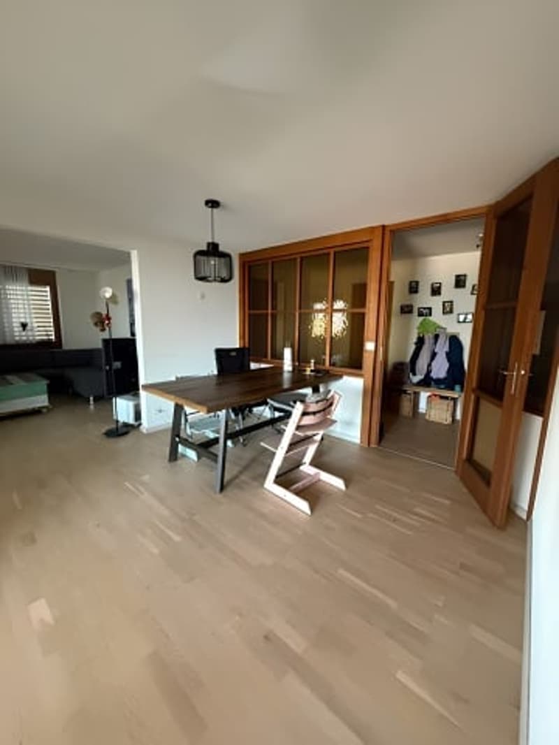 Charmante 4-Zimmer-Wohnung mit Seeblick in Oberhofen am Thunersee (6)