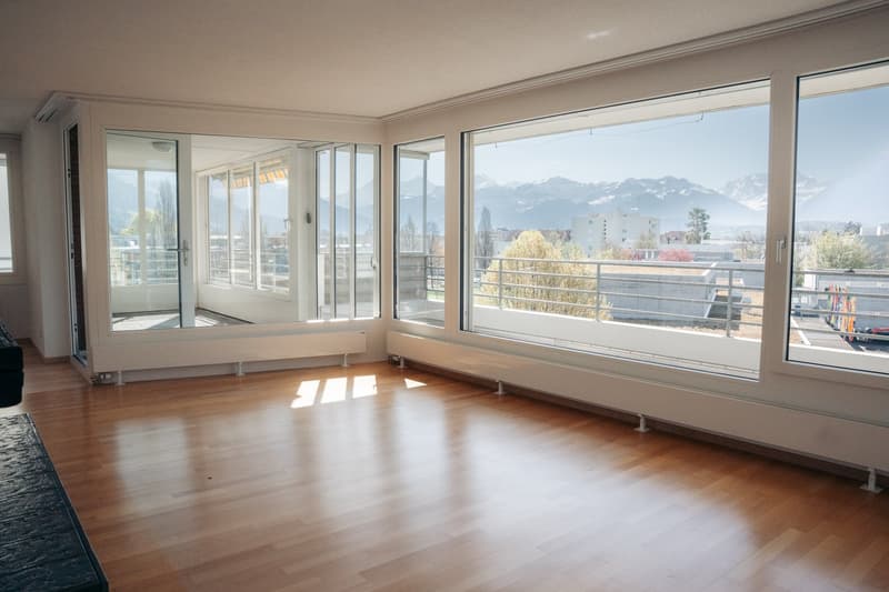 Moderne 4.5-Zimmer-Attikawohnung mit Cheminée in Thun (4)