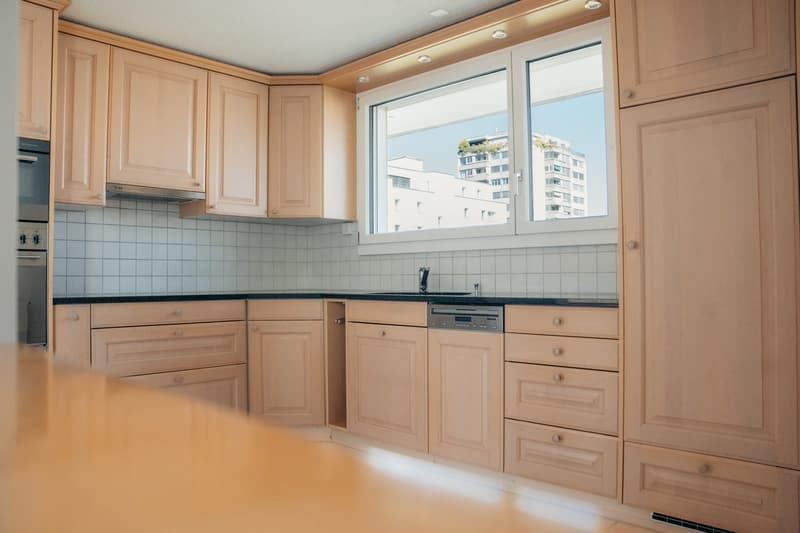 Moderne 4.5-Zimmer-Attikawohnung mit Cheminée in Thun (10)