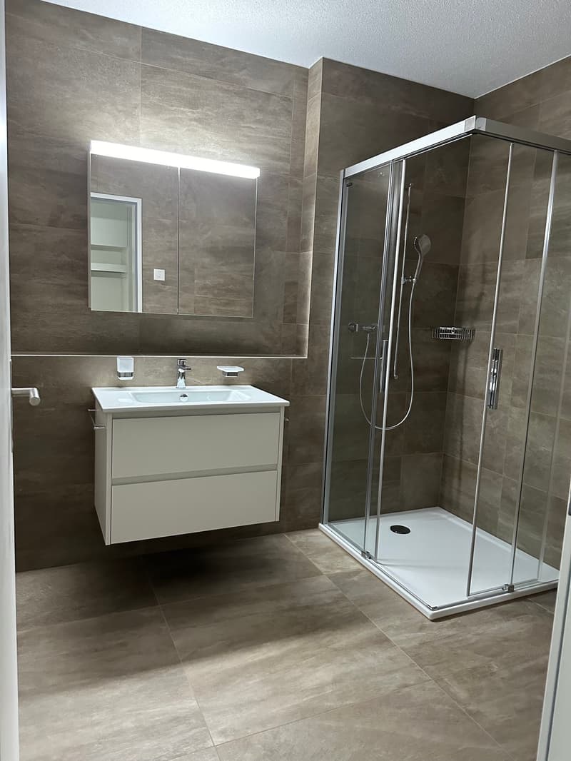 Moderne 4-Zimmer-Neubauwohnung mit Balkon und schöner Aussicht in Uetendorf (18)