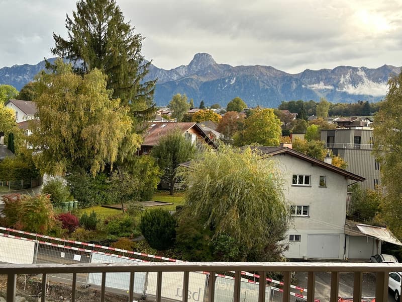 Moderne 4-Zimmer-Neubauwohnung mit Balkon und schöner Aussicht in Uetendorf (5)