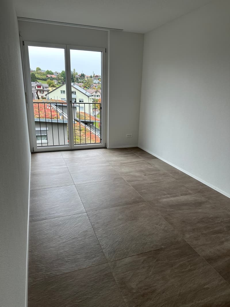 Moderne 4-Zimmer-Neubauwohnung mit Balkon und schöner Aussicht in Uetendorf (8)