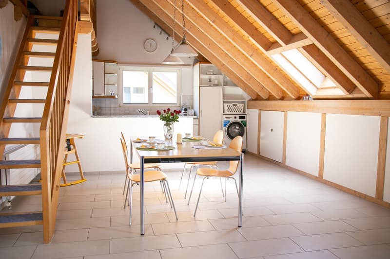 Gemütliche 3-Zimmer-Dachwohnung mit Balkon in Goldiwil b. Thun (4)