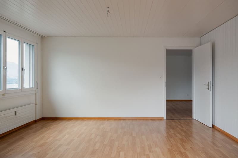 Charmante 4-Zimmer-Dachwohnung mit traumhaftem See- und Bergblick in Oberhofen am Thunersee (18)