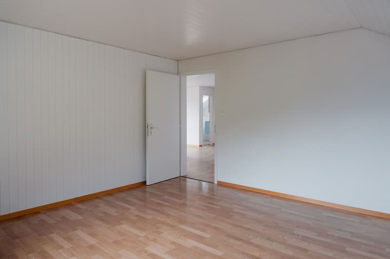 Charmante 4-Zimmer-Dachwohnung mit traumhaftem See- und Bergblick in Oberhofen am Thunersee (19)