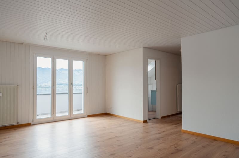 Charmante 4-Zimmer-Dachwohnung mit traumhaftem See- und Bergblick in Oberhofen am Thunersee (13)