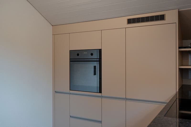 Charmante 4-Zimmer-Dachwohnung mit traumhaftem See- und Bergblick in Oberhofen am Thunersee (6)