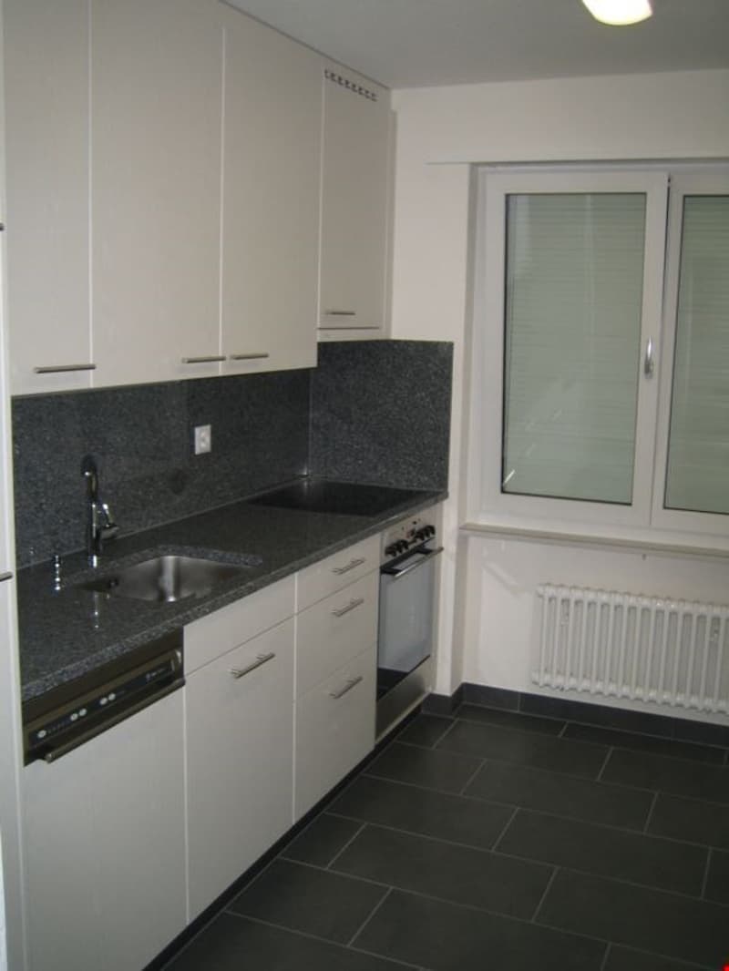 Incantevole appartamento di 1.5 camere con balcone a Jona (3)