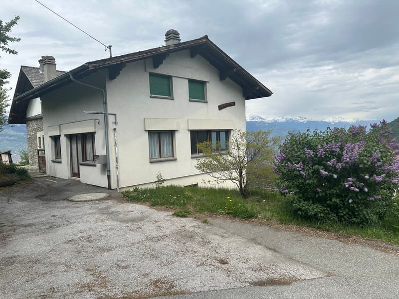 Spacious house to renovate in Haute-Nendaz (1)