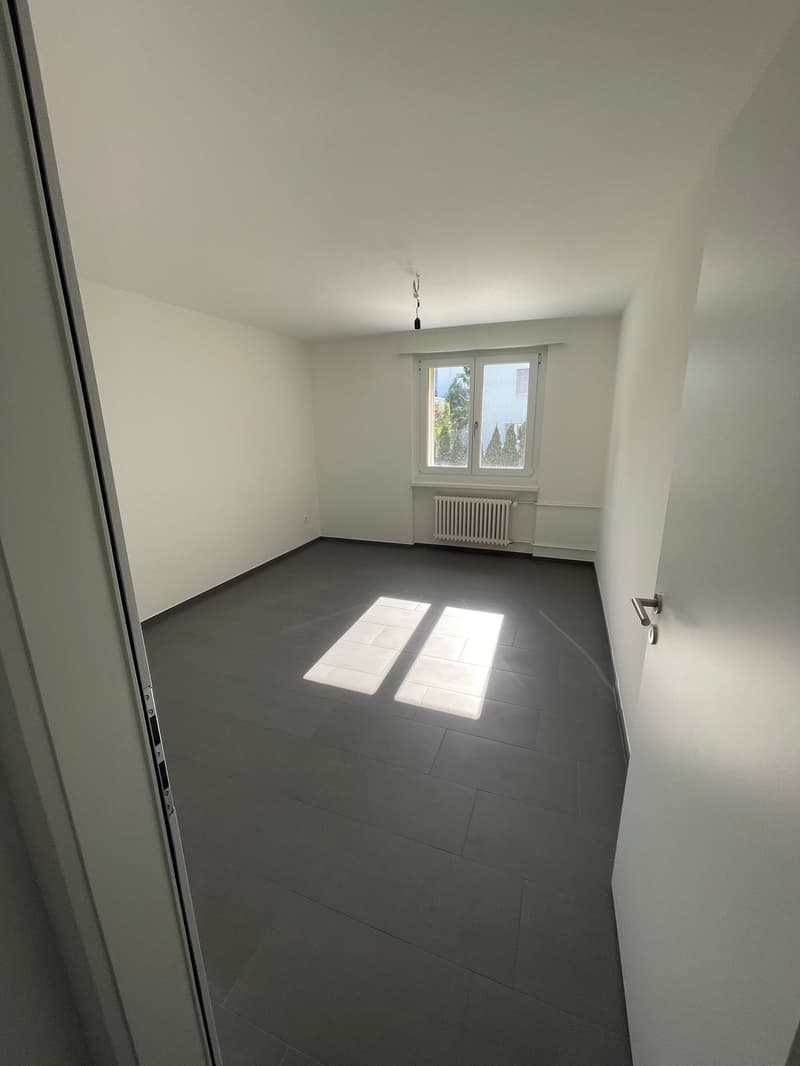 Moderne 3.5-Zimmer-Wohnung mit grossem Balkon in Menziken (4)