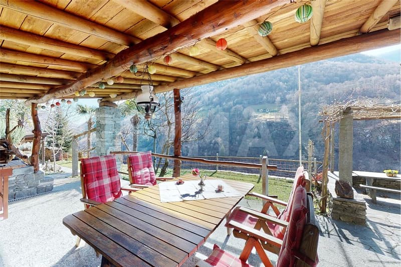 Casa Ticinese di 6 locali con prato e bosco (3)