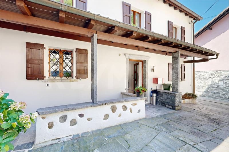 Affascinante casa ticinese con vista lago (2)