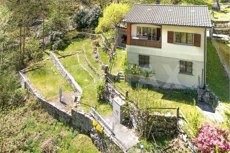 Casa di vacanza con loggia e giardino (1)