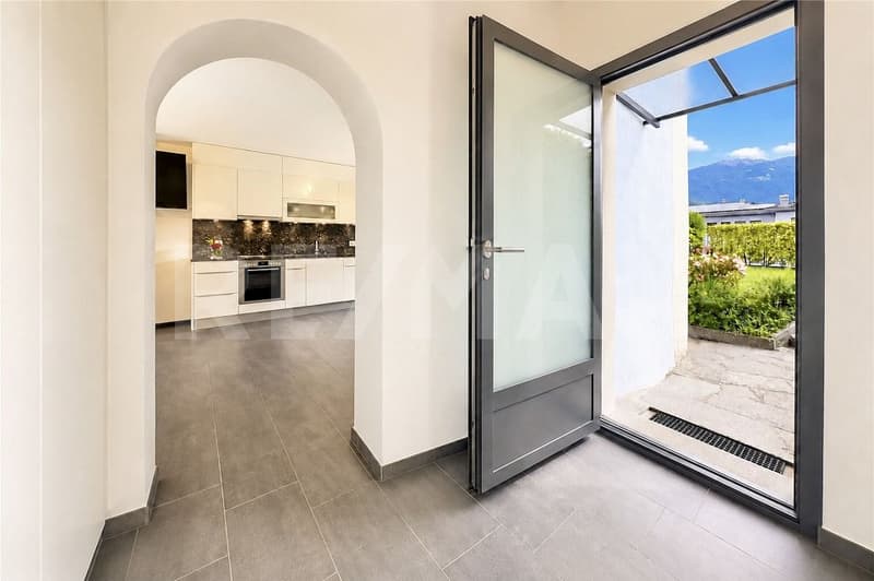 Casa con giardino e 4 posteggi (3)