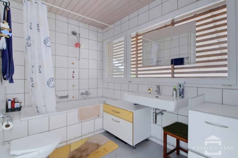 Villa mitoyenne avec jardin dans un environnement paisible et verdoyant (12)