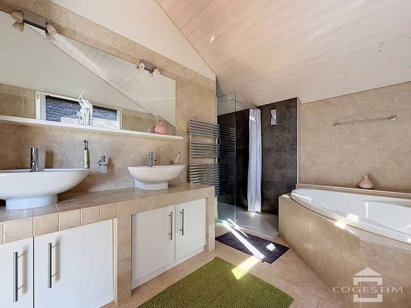 Salle de bains parentale