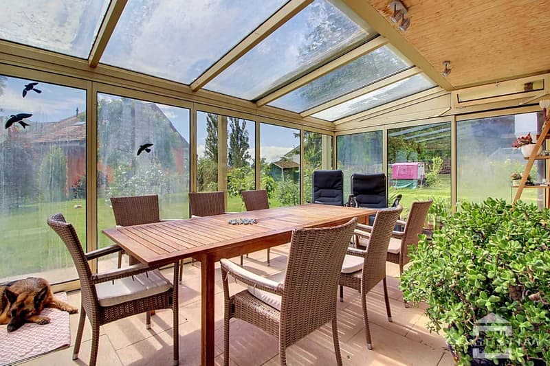 In a serene and green setting, charming individual house just a stone's throw from the city center (9)
