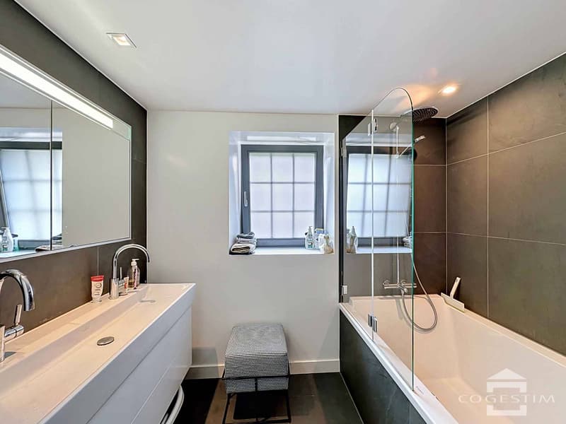 Maison de village mitoyenne de 6.5 pièces entièrement rénovée (11)