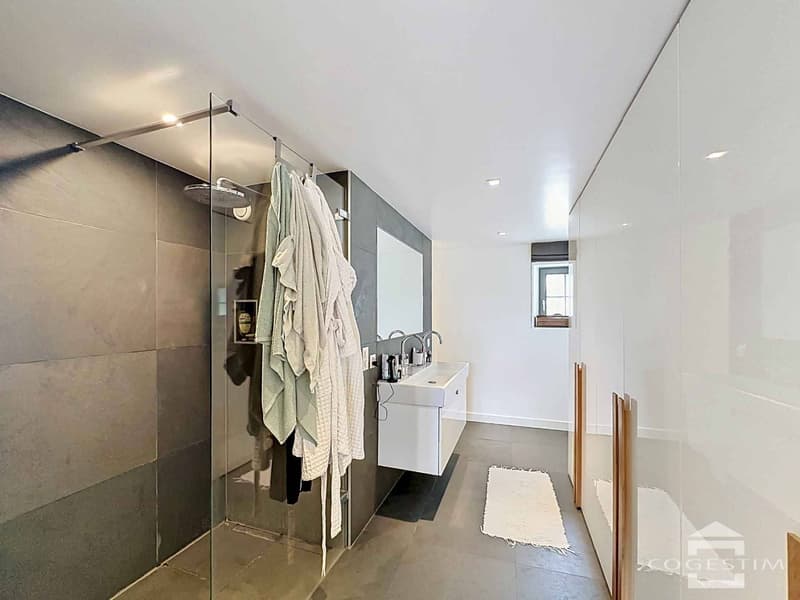 Maison de village mitoyenne de 6.5 pièces entièrement rénovée (8)