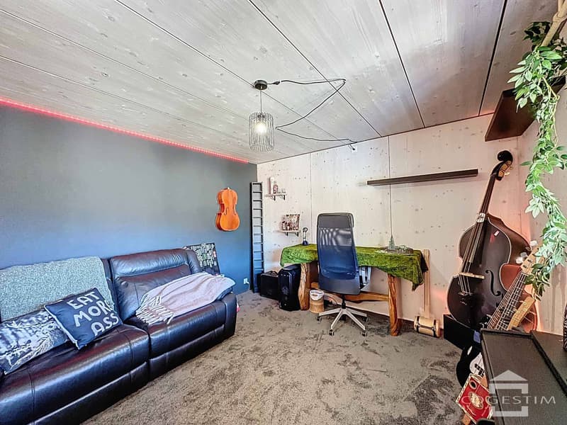 Bureau / coin TV
