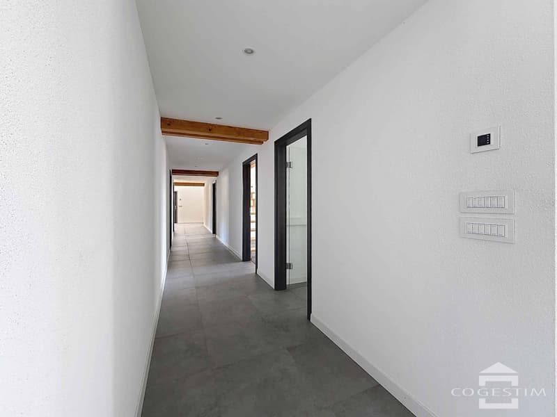 Bureaux spacieux avec 12 places de parc (11)