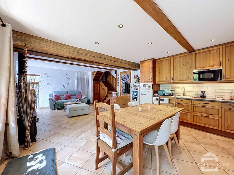 Charmante maison familiale avec grange et dépendance privée (4)