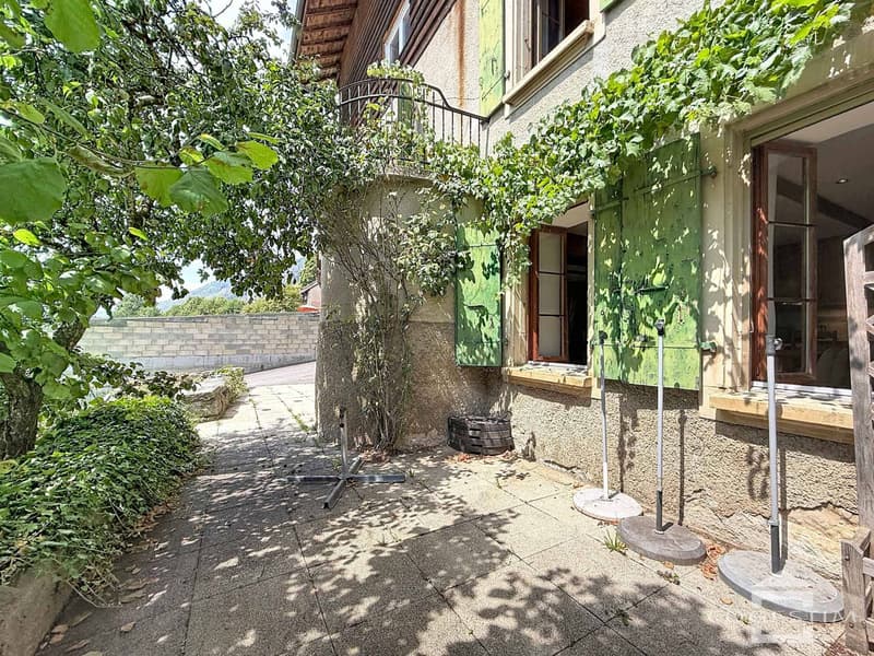 Charmante maison familiale avec grange et dépendance privée (10)