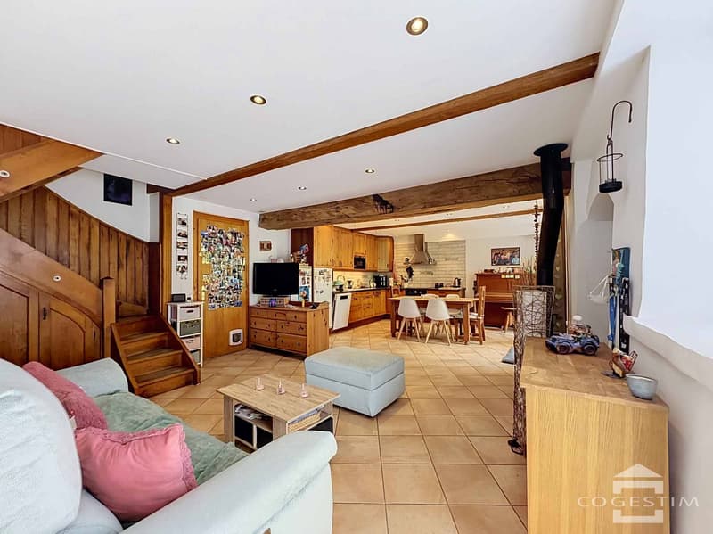 Charmante maison familiale avec grange et dépendance privée (1)