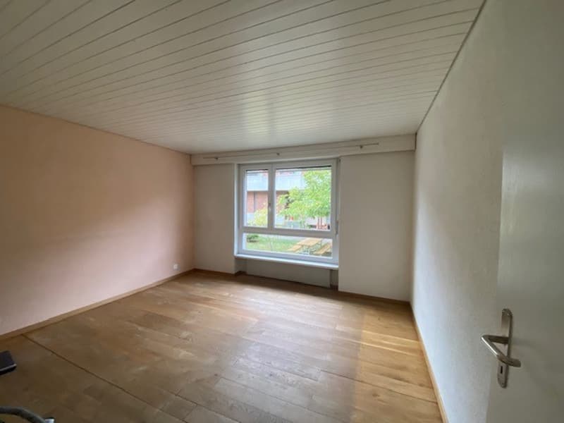 Schöne und gepflegte 3.5-Zimmer-Wohnung im Erdgeschoss  plus EH in Nidau (2)