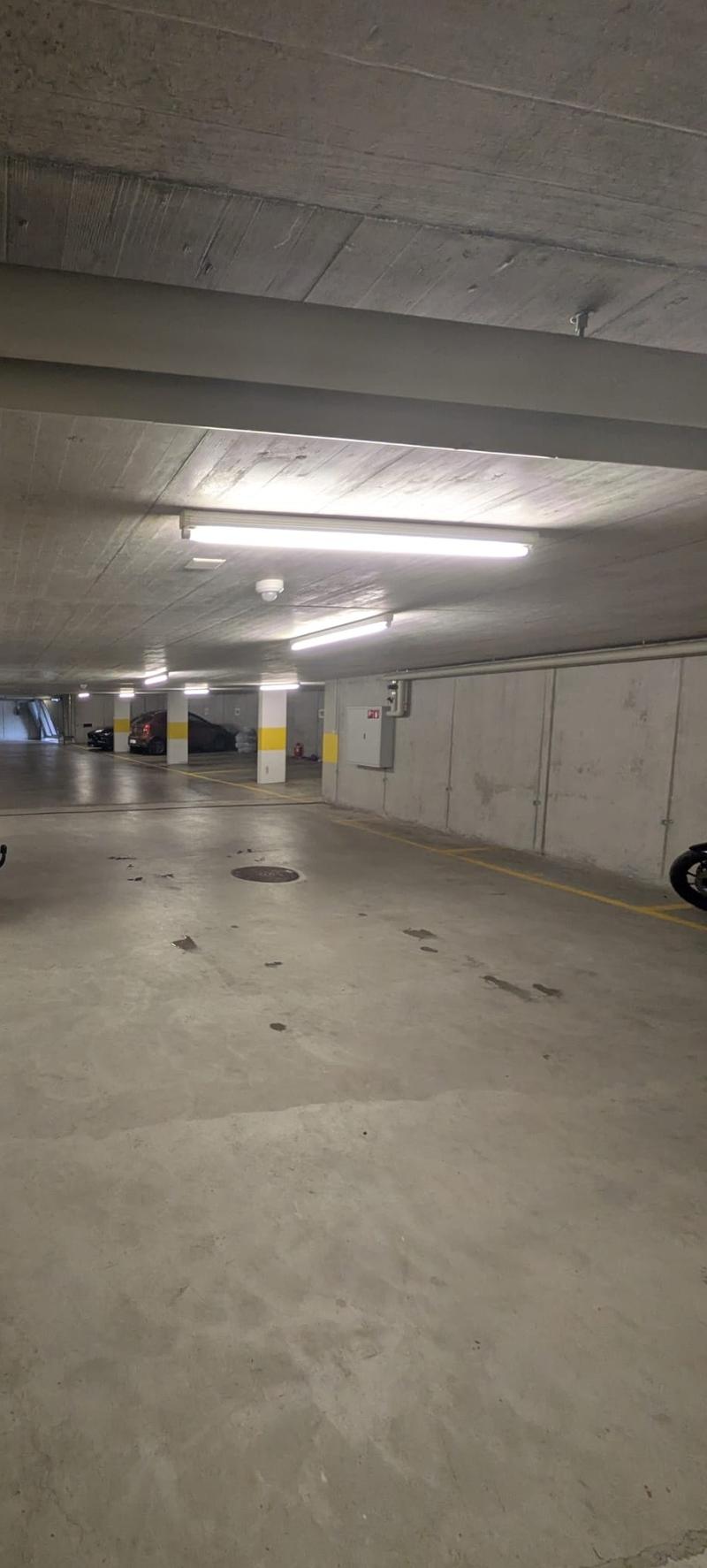 Posto auto per motocicletta in garage chiuso in affitto (2)