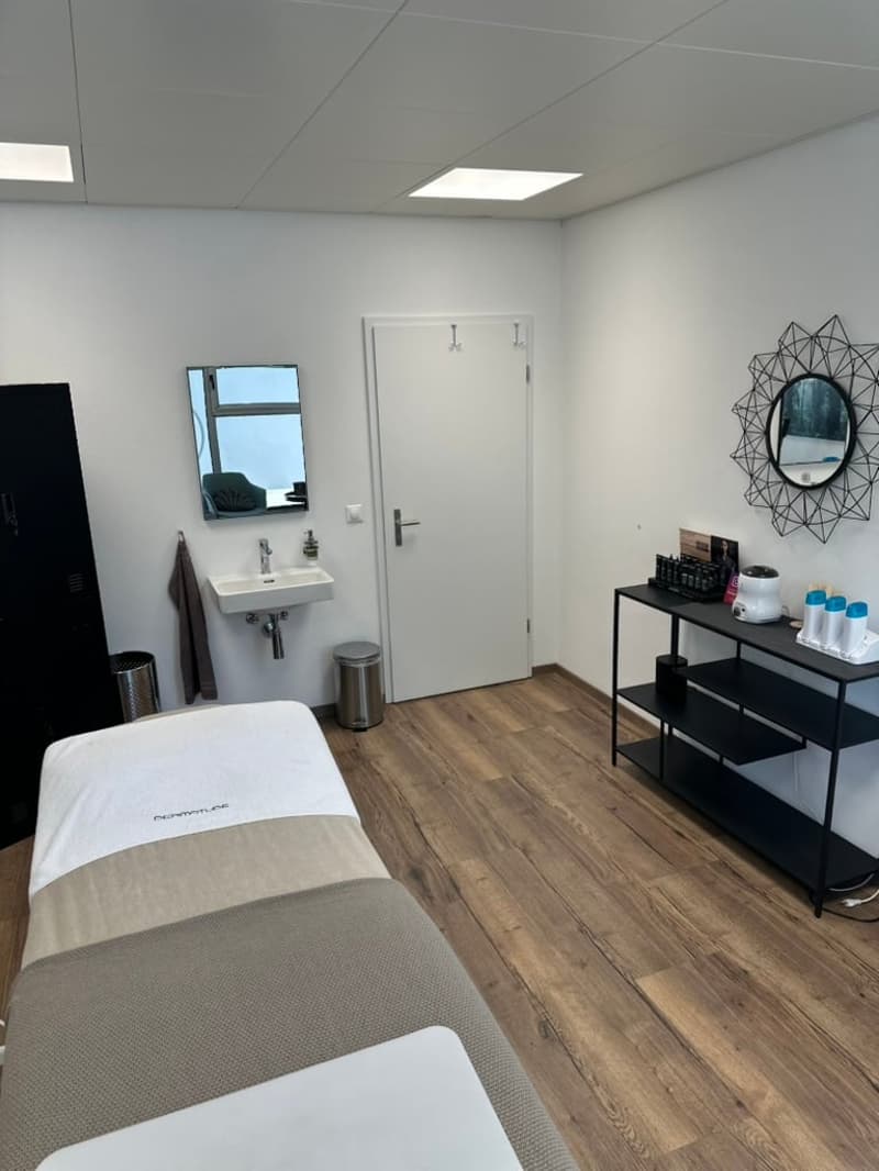 Voll eingerichtetes Behandlungszimmer mit Rundumservice, Bern Bümpliz (4)