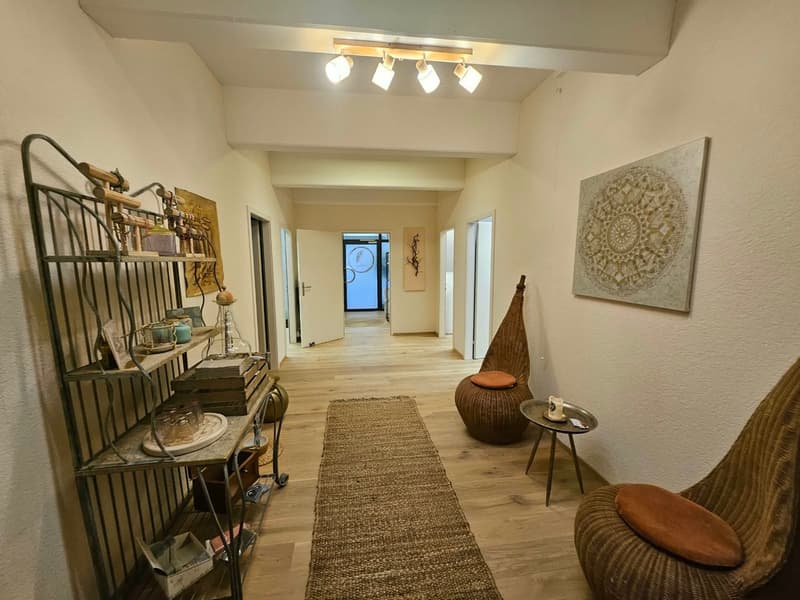 Helles Büro oder Praxis an ruhiger Lage in Aarberg (5)