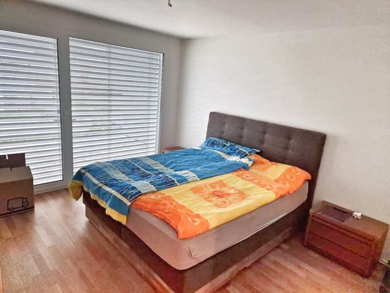 Moderne 2.5-Zimmer-Wohnung mit Balkon und schöner Aussicht (5)