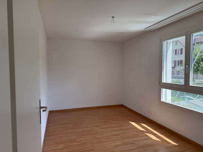 Appartamento luminoso e tranquillo di 4,5 locali con ampio balcone (13)