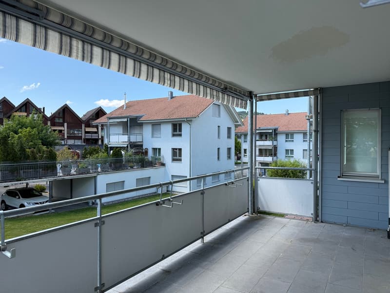 Appartamento luminoso e tranquillo di 4,5 locali con ampio balcone (17)