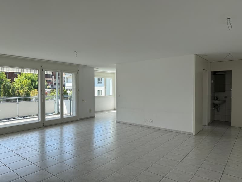 Appartamento luminoso e tranquillo di 4,5 locali con ampio balcone (10)