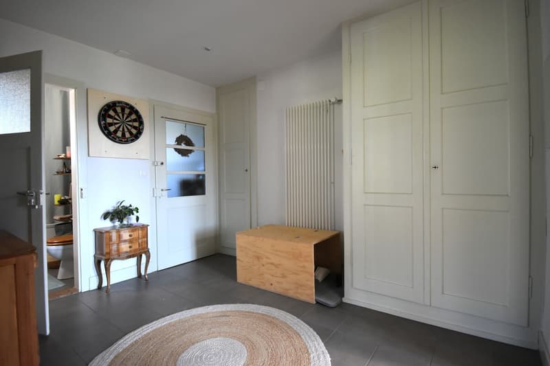 Beautiful, spacious 2.5-room apartment in a unique castle (6)