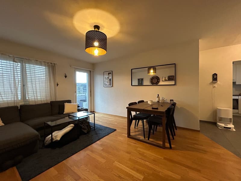 Urbanes Wohnen mit Weitblick: Helle 3.5-Zimmerwohnung im Herzen von Thun (2)